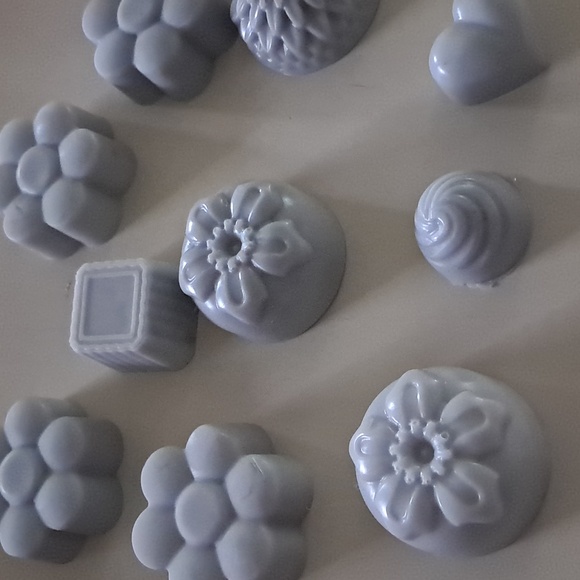 Hand crafted 10 each Lavender Goat's Milk Soap Minis NWT - Picture 2 of 2